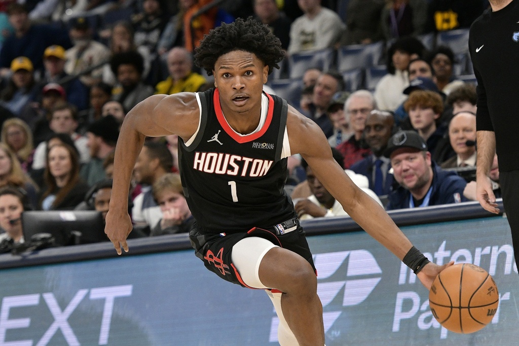 亚当斯:阿门就是个怪物 他看上去位置不对 但就是速度很快